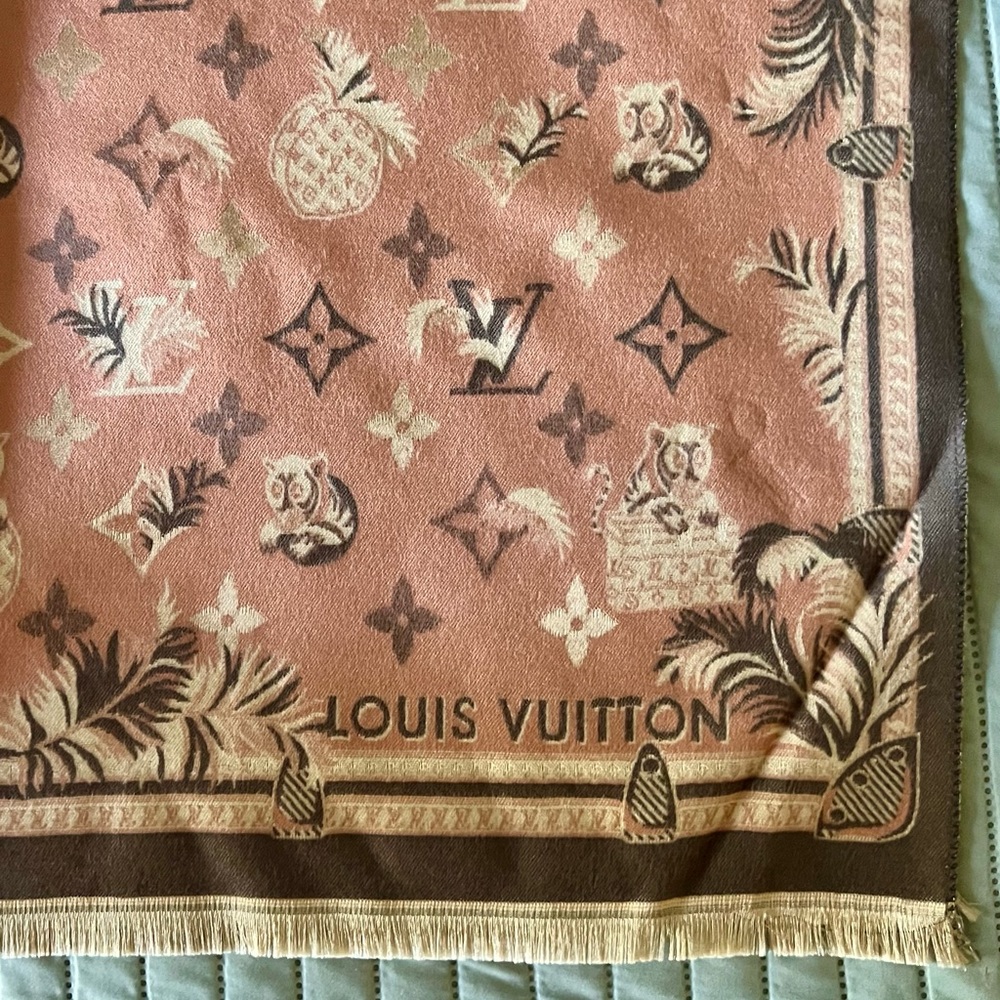 Louis Vuitton stole / shawl 65% cashmere & 35% silk